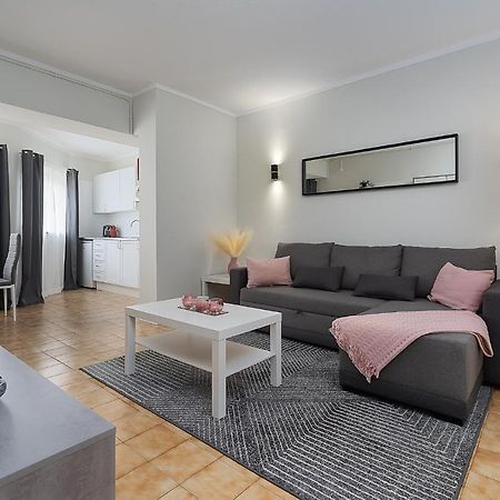 Sunny Flat W/ Balcony & Pool By Lovelystay Portimão Exterior foto